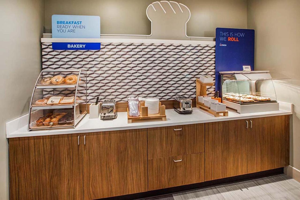 Holiday Inn Express & Suites Phoenix Glendale Dist By Ihg المظهر الخارجي الصورة