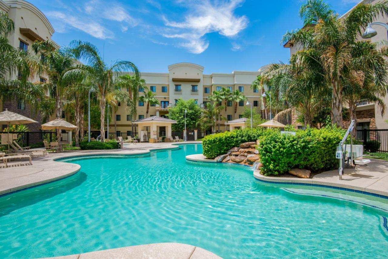 Holiday Inn Express & Suites Phoenix Glendale Dist By Ihg المظهر الخارجي الصورة