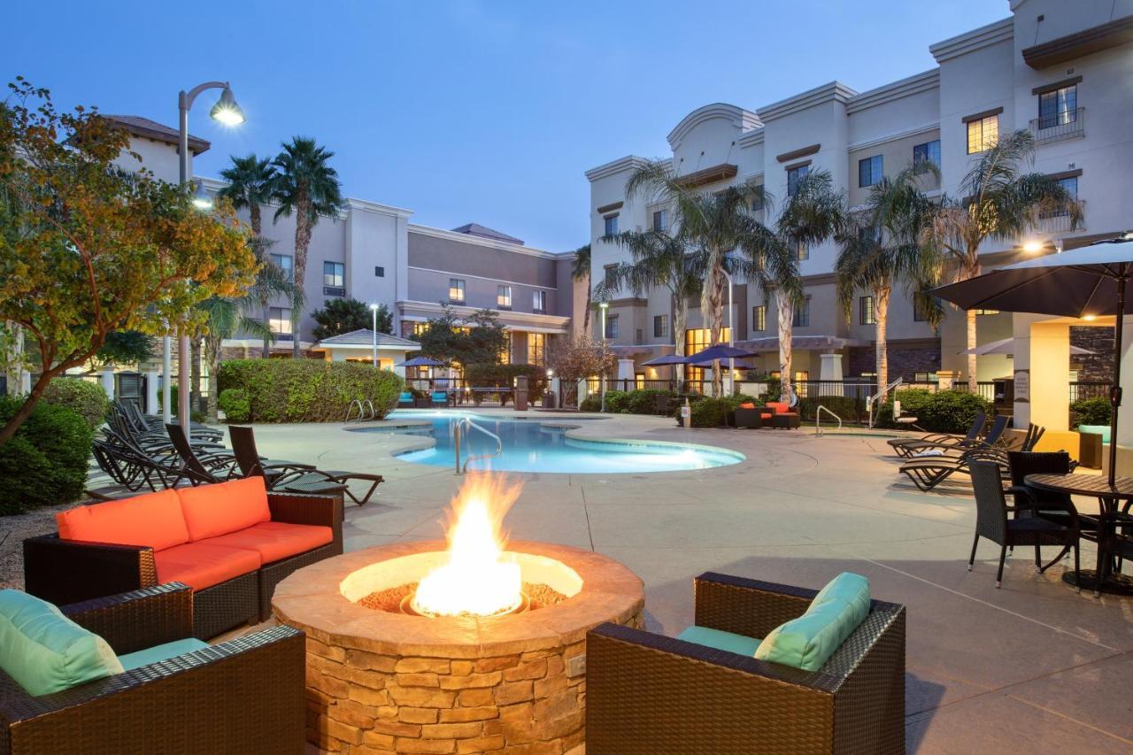Holiday Inn Express & Suites Phoenix Glendale Dist By Ihg المظهر الخارجي الصورة
