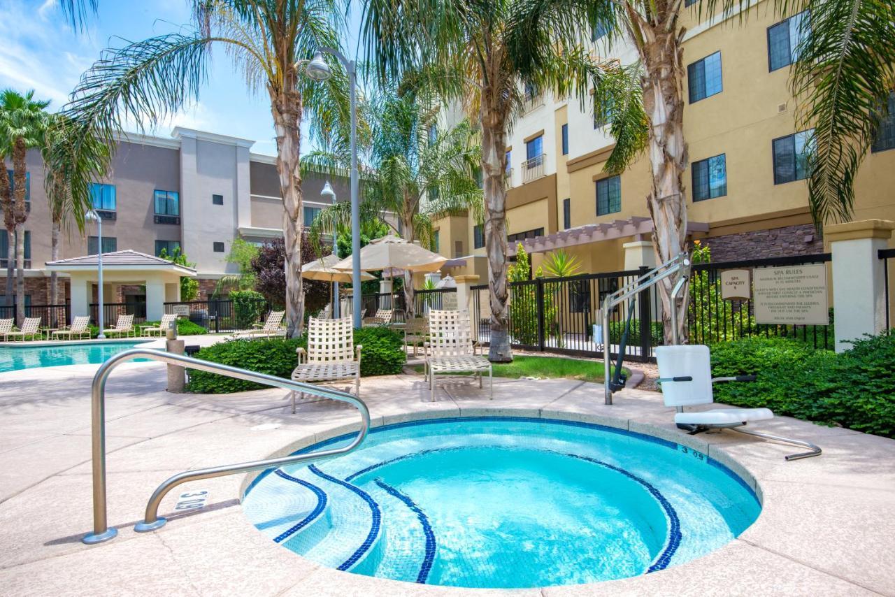 Holiday Inn Express & Suites Phoenix Glendale Dist By Ihg المظهر الخارجي الصورة