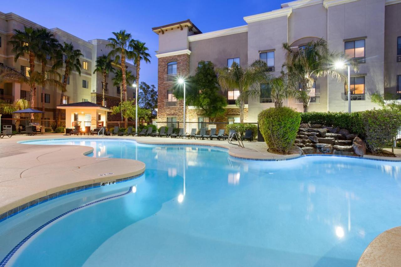 Holiday Inn Express & Suites Phoenix Glendale Dist By Ihg المظهر الخارجي الصورة